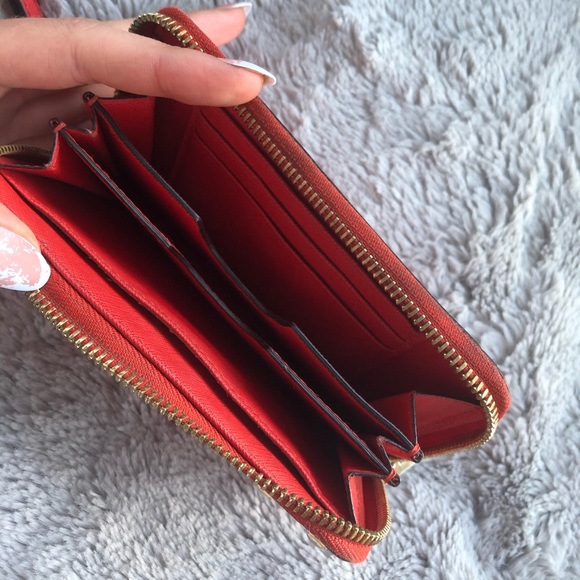 Michael kors wristlet - Picture 2 of 2